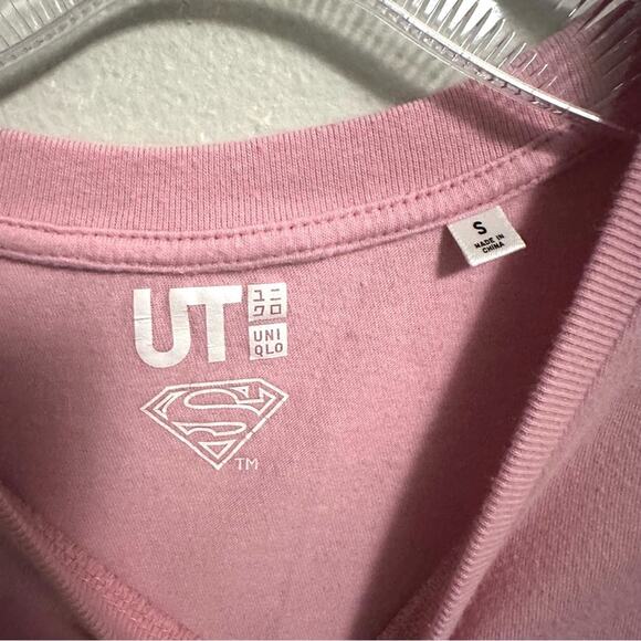 Uniqlo Superman DC Comics Pink Short Sleeve Graphic Tee T-shirt Womens Small - Picture 3 of 4